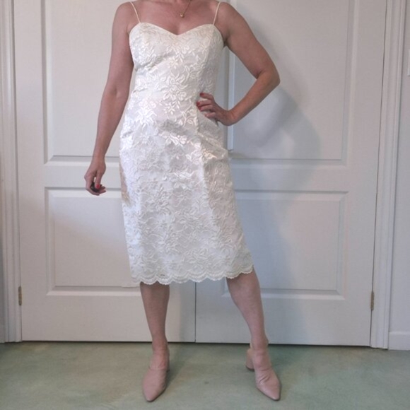 Vintage White Lace Dress with/without straps - Picture 3 of 13